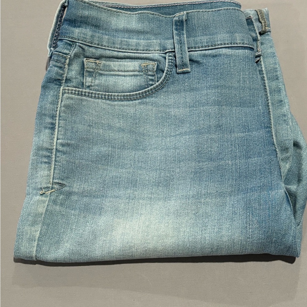 NYDJ Size 10 Bermuda Shorts Light Wash Denim Lift Tuck Technology Cuffed Hem